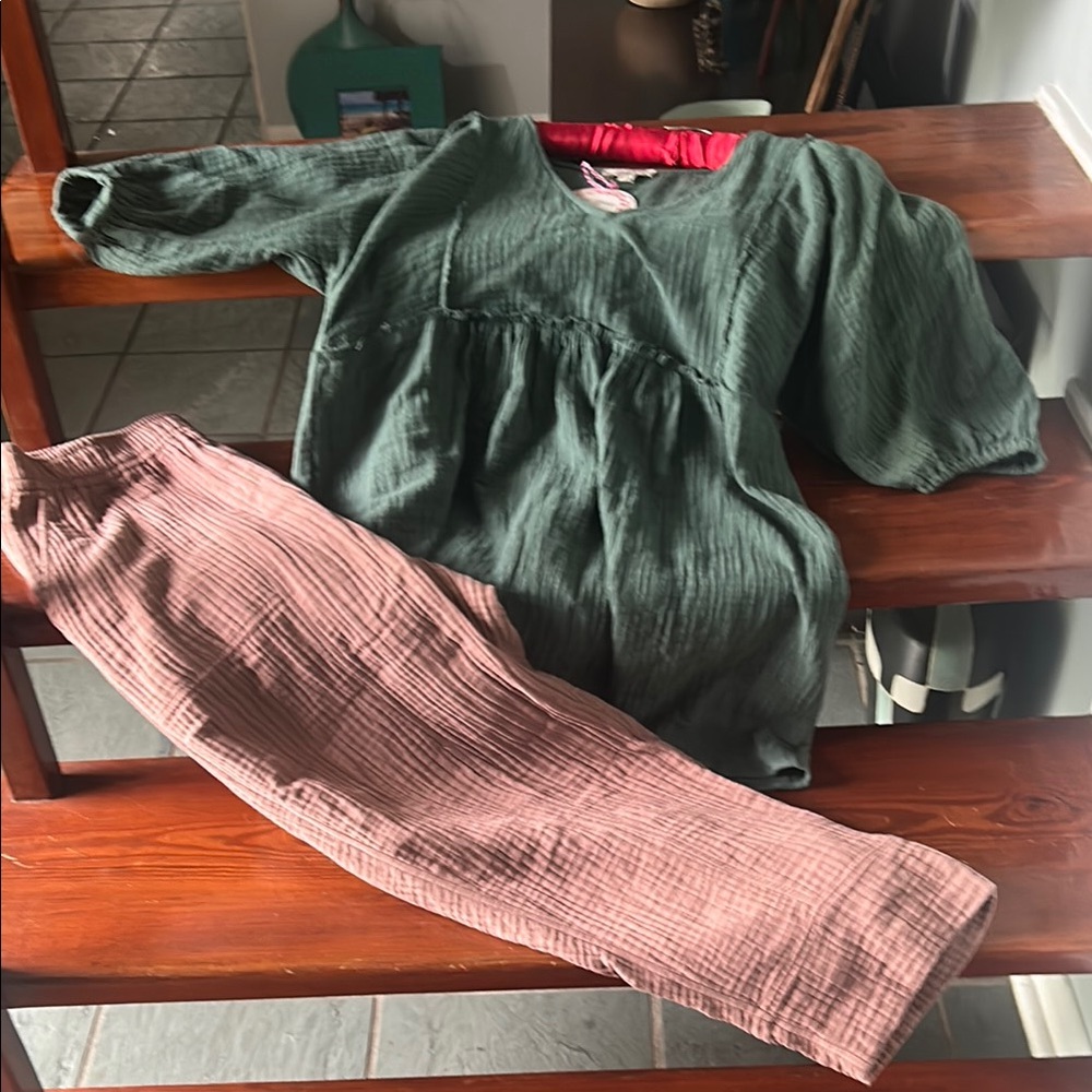 Flowy Green Blouse with Voluminous Sleeves